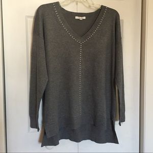 89th & Madison Gray V-Neck Sweater Size M